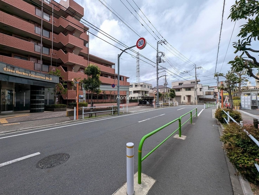 ライオンズガーデン東武練馬壱番館　西側 前面道路